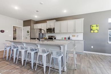 This beautifully maintained single-level home in the desirable - photo 14