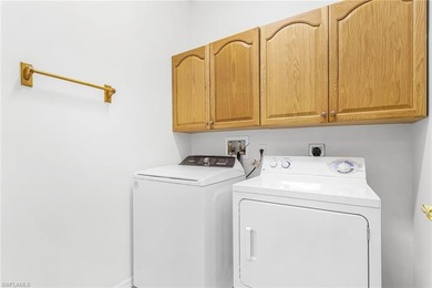 This beautiful 1st floor end unit condo features 3 bedrooms, 2 - photo 19