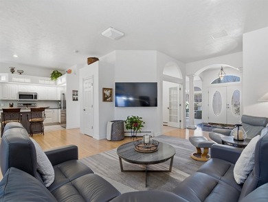 Tucked into one of the Redlands' most sought-after subdivisions - photo 10