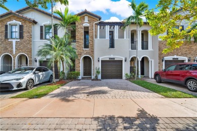 Lake Townhome/Townhouse For Sale in Doral, Florida