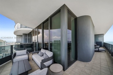 Fully furnished with Restoration Hardware furnishings and - photo 21