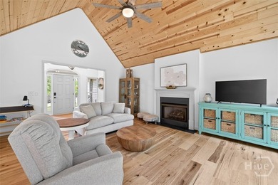 Move-in ready home with beautiful Lake Hartwell view and major - photo 9