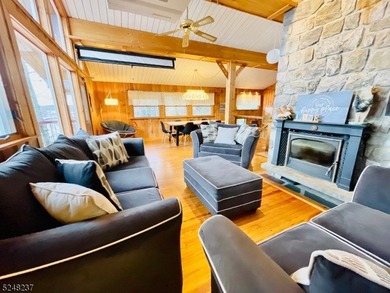 This exceptionally charming fully furnished lake-house is - photo 3