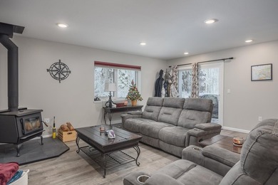 3-bedroom, 2-bath home on 1.8 private acres in the Chena Point - photo 4