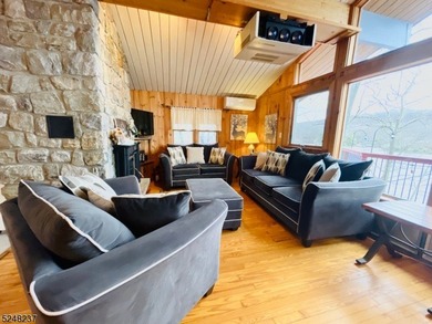 This exceptionally charming fully furnished lake-house is - photo 4