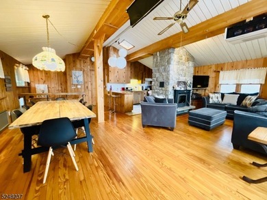 This exceptionally charming fully furnished lake-house is - photo 5