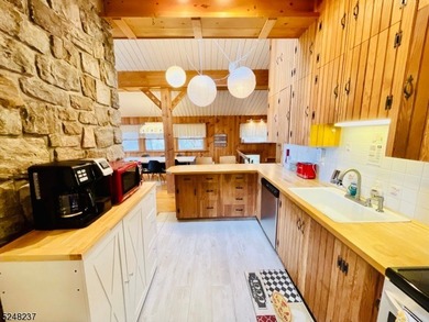 This exceptionally charming fully furnished lake-house is - photo 7
