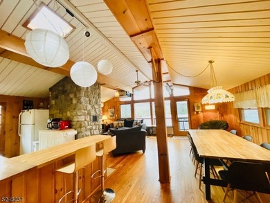 This exceptionally charming fully furnished lake-house is - photo 10