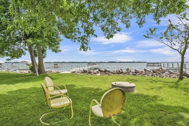 Summer Cottage... Beautiful lot with 56 feet of shoreline and an - photo 3