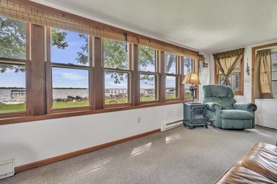 Summer Cottage... Beautiful lot with 56 feet of shoreline and an - photo 4