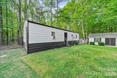 COUNTRY CHARM, CITY CONVENIENCE! If privacy is what you're - photo 22