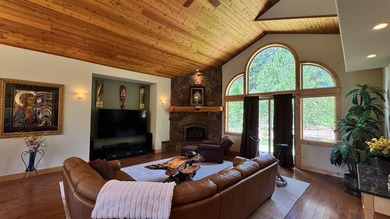 Exquisite Estate on 5 Acres with Golf Course Frontage - photo 6
