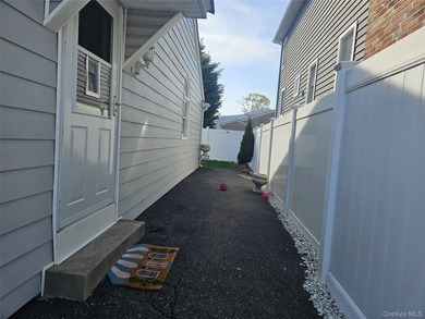 Come see this adorable, Bungalow in the heart of East Rockaway - photo 11
