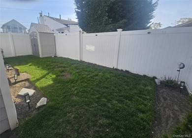 Come see this adorable, Bungalow in the heart of East Rockaway - photo 13