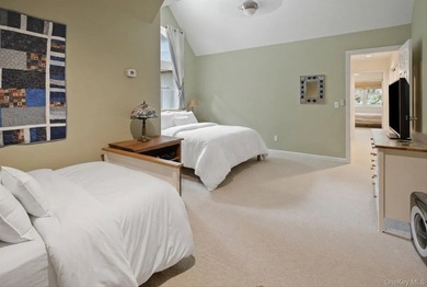 New to the market - Move-in condition - exceptional opportunity! - photo 17