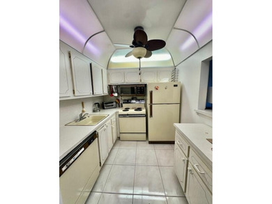 1/1.5, 3rd floor, light and bright, tile in kitchen and dining - photo 4