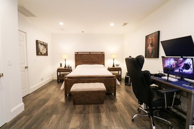 211 Broadway: Historic Downtown Luxury Experience the best of - photo 22