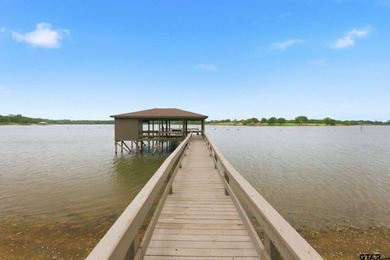 There are homes that impress, and then there are homes that - photo 13