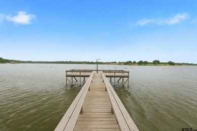 There are homes that impress, and then there are homes that - photo 16