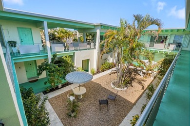Welcome to this charming 1BR/1BA 55+ co-op in desirable Lake - photo 1