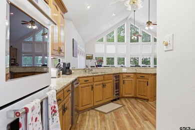 There are homes that impress, and then there are homes that - photo 24