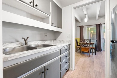 Welcome to this charming 1BR/1BA 55+ co-op in desirable Lake - photo 6