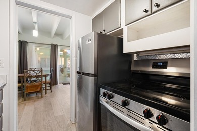 Welcome to this charming 1BR/1BA 55+ co-op in desirable Lake - photo 7