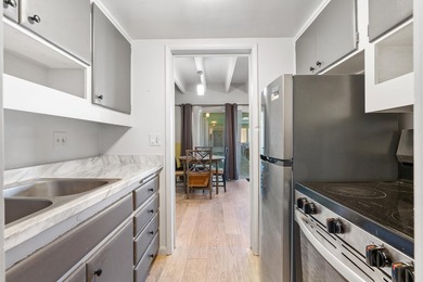 Welcome to this charming 1BR/1BA 55+ co-op in desirable Lake - photo 9
