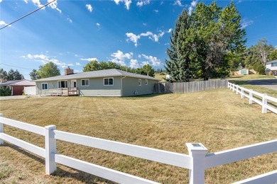 This spacious ranch-style home offering 7 bedrooms, 3.5 - photo 3
