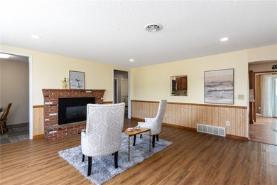 This spacious ranch-style home offering 7 bedrooms, 3.5 - photo 4