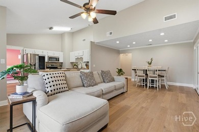 Welcome to the freedom and charm of Richmond Hill living! - photo 5