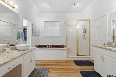 There are homes that impress, and then there are homes that - photo 40