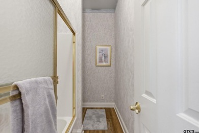 There are homes that impress, and then there are homes that - photo 43