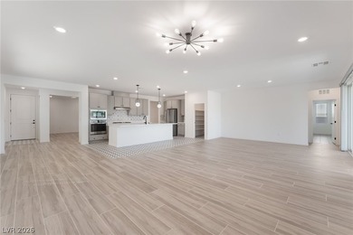 Gorgeous single story located in the Southwest. Like new!