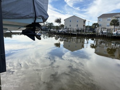 Living on the water with all the amenities and none of the work - photo 60