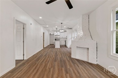 Two primary suites, each with a full en-suite bath and walk-in - photo 3