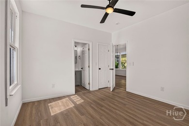 Two primary suites, each with a full en-suite bath and walk-in - photo 7