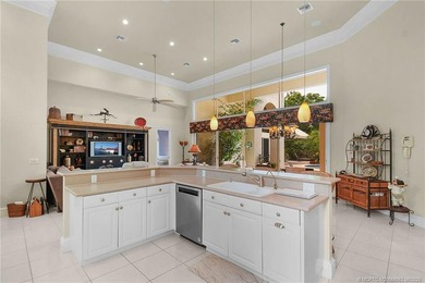 Courtyard estate home located on corner lot overlooking 10th - photo 27