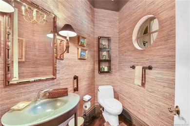 Courtyard estate home located on corner lot overlooking 10th - photo 32