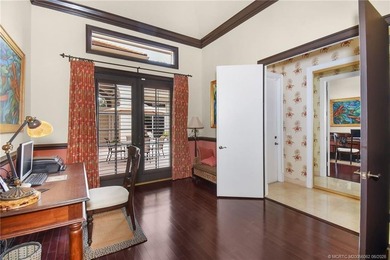 Courtyard estate home located on corner lot overlooking 10th - photo 36