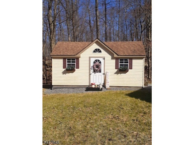 Charming raised ranch on a large, level lot backing to beautiful - photo 16
