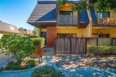 Desirable corner-unit townhome in the sought-after Camino Woods - photo 1