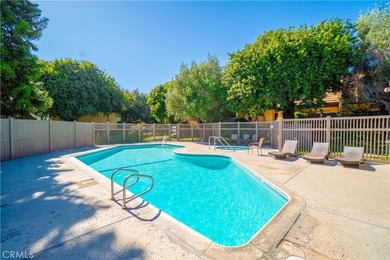 Desirable corner-unit townhome in the sought-after Camino Woods - photo 3
