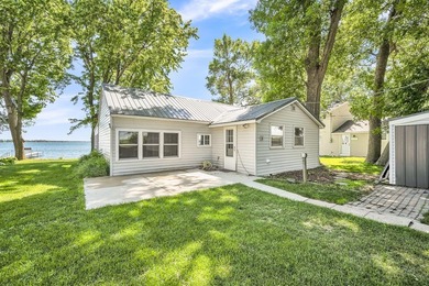 This 3 Bedroom cabin is refreshed and ready for you on one of - photo 3