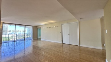 Rare, oversized split-plan residence on the 14th floor at the - photo 13