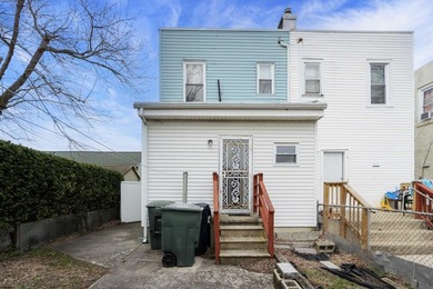 Short Sale Opportunity awaits! This 1,432 sq. ft. semi-detached - photo 16