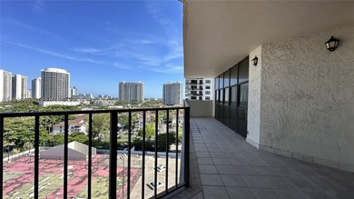 Rare, oversized split-plan residence on the 14th floor at the - photo 17