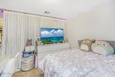Beautiful raised ranch on large 40 x 107 lot. Level 1: Living - photo 17