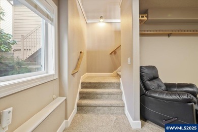 Open House Jan 25, 1 to 3.Welcome home to Creekside!  Great home