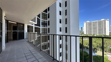 Rare, oversized split-plan residence on the 14th floor at the - photo 19